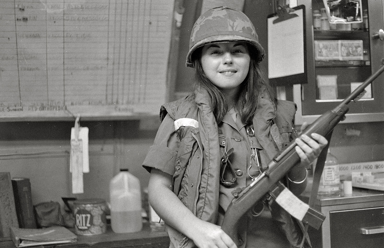 m1-carbine-armed-nurse-vietnam-1969.jpg