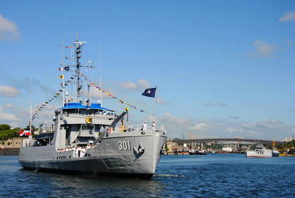 dominican-navy-flagship-almirante-didiez-burgos-pa-301-uscg-180-class-seagoing-buoy-tender-cutters-cactus-class-a-uscgc-citrus-wlb-300