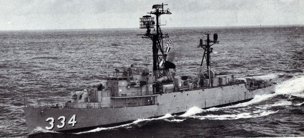 1968 location unknown - The escort ship USS Forster (DE 334) underway. (U.S. Navy photo by PHCM L. P. Bodine)