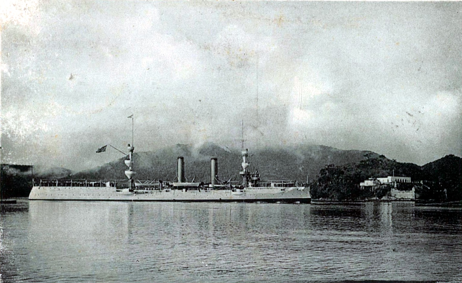 Barroso with her post-1905 scheme from a post card of her at porto de Santos.