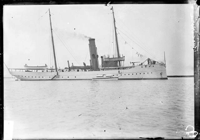 image-of-the-tuscarora-gunboat-in-water-at-chicago-illinois-1909